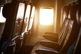 Bakterien-Hotspots: Diese Stellen im Flugzeug sollten Sie niemals anfassen