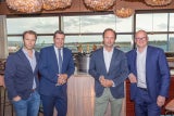 Wiener Schnitzel-Imperium serviert Champagner am Flughafen