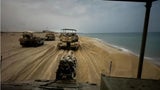 Bodentruppen Israels rücken entlang der Küstenstraße von Norden kommend im Gazastreifen vor