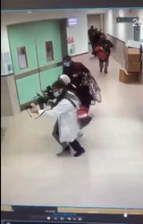 Falsche Ärzte töten Terroristen in Spital