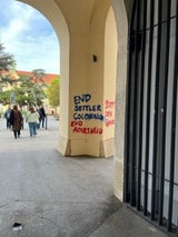 Wände im Alten AKH beschmiert