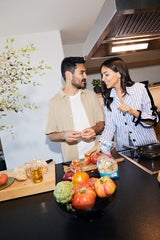 Der FC Barcelona-Star und Nationalteam-Kapitän lebt zusammen mit seiner Ehefrau Sara Arfaoui und Sohn Kais in Barcelona.