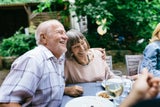 Beziehungen zu anderen Menschen sind das wertvollste Instrument für unsere Gesundheit und unser Glück.&nbsp;