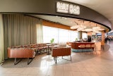 Wiener Schnitzel-Imperium serviert Champagner am Flughafen