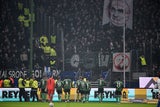 Schlösser und Banner: HSV gegen 96 wegen Protesten vor Abbruch