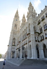 Wiener Rathaus-Fassade erstrahlt in neuem Glanz