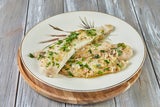 Zanderfilet mit Erdäpfelpüree und Kapernsauce.