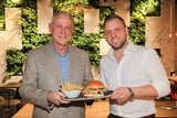 Le Burger Eigentümer Dr. Thomas Tauber und Geschäftsführer Lukas Tauber.