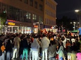 Türkische Fans stürmen Reumannplatz