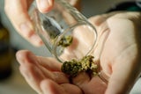 Schock-Studie: Cannabis-Konsum lässt Hoden schrumpfen