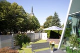 Wo einst Bankgeschäfte erledigt wurden, haben sich die Turins ein modernes Zuhause eingerichtet. Aus dem Foyer machte Bea eine grüne Wohlfühl-Oase. &nbsp;&nbsp;