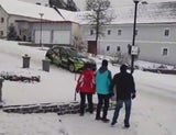 Jännerrallye: Auto landete in Löschteich