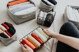 Viel Kleidung, wenig Platz? Tipps für mehr Stauraum im Kleiderschrank