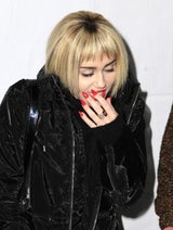 Miley Cyrus zeigt sich mit Wintour-Look