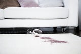 Mit diesem SOS-Trick entfernen Sie Flecken auf Sofa, Teppich und Co.