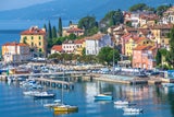 Das Mädchen mit der Möwe ist Landmark der Stadt Opatija. 