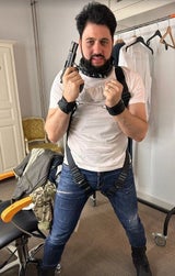 Netrebkos Ehemann im Bondage-Look