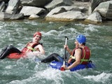 River Tubing oder Kanu Rafting am Gail-Fluss. 