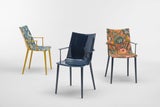 Kartell X Liberty gab dem H.H.H Stuhl von Phillipe Starck ein neues Erscheinungsbild. In verschiedenen Stoffen erhältlich.