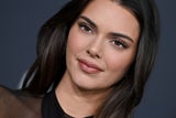 Dank Botox und dermatologischen Behandlungen ist Kendall Jenners Teint gleichmäßig 