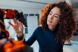 MINT-Jobs sind spannend, sinnstiftend und fair bezahlt. Junge Frauen verdienen diese Jobs.&nbsp;