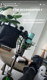 Victoria Beckham setzt jetzt auf Knieroller statt High Heels
