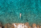 Das Meer in Kroatien ist glasklar und türkis
