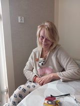 Besitzerin Rozalia (5) mit ihrer geliebten Chihuahua-Hündin. 