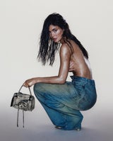 Kylie Jenner macht sich für Acne Studios schmutzig
