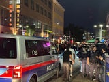Türkische Fans stürmen Reumannplatz