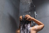 Achtung: Diesen Fehler machen fast alle beim Haare waschen
