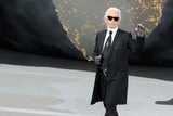 Modezar Karl Lagerfeld wurde als enigmatischer Modedesigner zum Mythos.