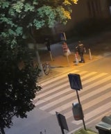 Gruppe bewaffneter Männer zieht durch Wien-Brigittenau