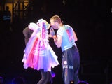 Coldplay starten Wien-Run mit herzlicher Hommage an die Swifties