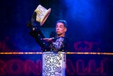 Roncalli begeistert mit Action, Gags und lasziver Erotik-Show