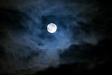 Der Supermond am 15. November erhellt um 22.29 Uhr MEZ den Nachthimmel. 