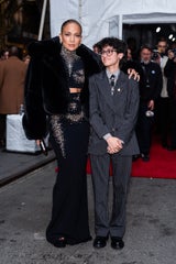 Seltener Auftritt: Jennifer Lopez strahlt mit ihrem Kind Emme auf dem roten Teppich