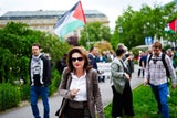 Anwältin Astrid Wagner vor dem Landesgericht am Frankhplatz anlässlich des Prozesses gegen Pro-Palästina-Aktivisten wegen Gutheißens terroristischer Straftaten.  