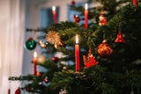 Brandgefahr zu Weihnachten: Worauf bei Adventkranz & Co. zu achten ist