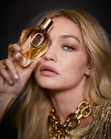 Gigi Hadid wird für Rabanne zum Golden Girl