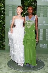 Glamour-Abend: Ariana Grande, Salma Hayek & Co. zeigen sich in Bestform