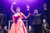 Glitzer und Glamour: DAS ist Anna Netrebkos Weihnachtsbaum
