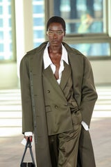 Paris Fashion Week: Zwischen Business, Lapdance & Skinny-Jeans-Revivals