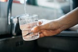 Nicht 2 Liter: So viel Wasser sollten Sie am Tag wirklich trinken