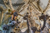 Die Knochenkirche in Sedletz ist dekoriert mit den Knochen von Pesttoten. 