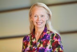Dr. Sabine Apfolterer: "Ihre innere Strahlkraft lässt Pamela Anderson um Jahre jünger wirken."