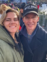 oe24-Reporterin Nathalie Martens mit James Blunt
