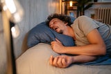Laut Studie: Dieses überraschende Lebensmittel stoppt Schnarchen