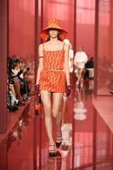 Fashion-Finale in Mailand: Heißer Auftritt von Kendall Jenner, Dakota Johnson & Co.