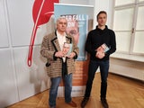 Die beiden Autoren Florian Apler (rechts) und Volker Schütz